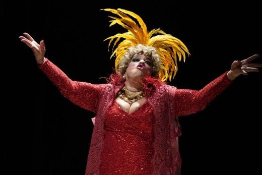 Grace Gianoukas (foto) homenageará a artista Dercy Gonçalves no monólogo que se será apresentado no sábado (13)