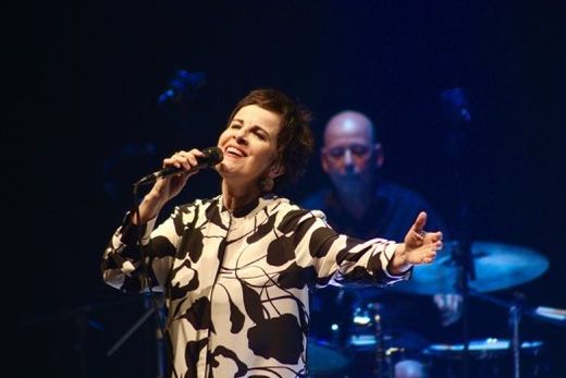 Leila Pinheiro. Cantora, pianista e compositora se apresentará em Araraquara no próximo dia 15 de abril