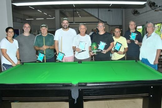 Com os prêmios. Natália Garcia, Paulo Caruzo, Ripiado, Juliano Rossi, José Matturro, Jean Carlos, Elton Ramos, Zeca Tolino e Rudinei Martins
