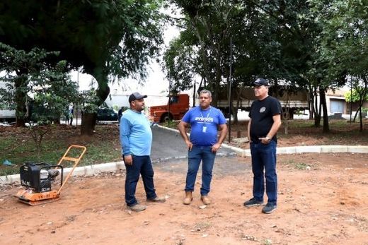 No CEC. "Estou muito satisfeito em ver o avanço dessas obras, que trarão benefícios significativos para a comunidade", comentou China Calabres