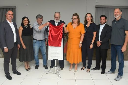 Placa descerrada. Paulo Caruzo, Andréia Pinotti, Cido Ferrari, Paulo Bernardi, Adriana Galvão, Carolina Gallotti, Fábio Alberto e Davison Sensei