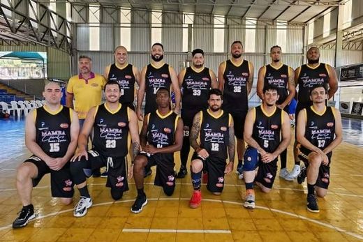 Equipe adulta da Mamba-Ampab Matão. Nos dois primeiros jogos, vitórias sobre o Warriors (de São Joaquim da Barra) e contra o São Carlos Clube