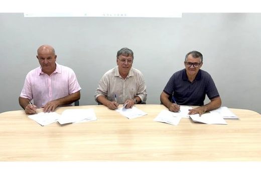 Contratos assinados. Agora, empresas terão prazos de 90 dias para apresentar os projetos e de um ano para construir e entrar em operação