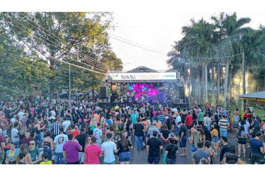 Na 'Rua do Esquenta'. No ano passado, a festa ao Dia do Trabalhador foi ampliada com shows musicais, exposição de carros antigos, celebrações eucarísticas e cavalgada