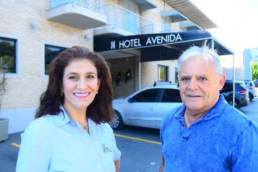 Valter e Denise. Implementação de uma administração racional, desburocratizada e ágil no comando do Hotel Avenida