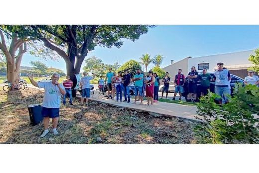 Na Área Verde e nascente do Córrego Las Palmas. Plantio de 82 mudas para homenagear 77 crianças