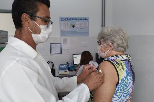 Baixa cobertura vacinal. Apenas 25% das pessoas que integram os grupos prioritários se vacinaram na cidade