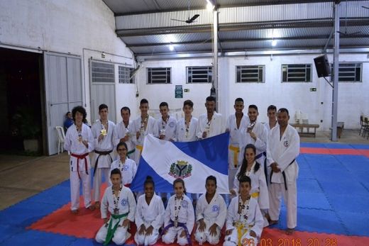 Equipe matonense de karatê conquista 14 medalhas