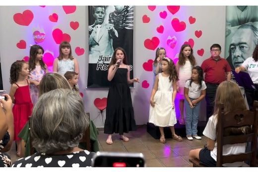 Coro Infantil da Escola de Música e Artes Danilo Gomez durante o recital