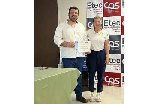 Vicente Martins Júnior e Claudia Toledo. Entrega de Certificados Ryla aos alunos participantes