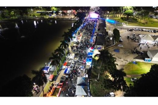 Atrações. Shows apresentados no Palco Viva Cultura - Rua do Esquenta reuniram um grande público na noite entre os dias 29 e 30