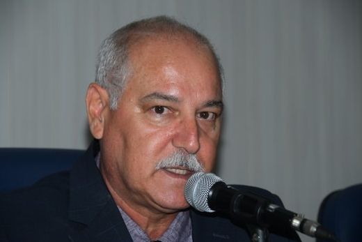 China Calabres. Emenda aprovada por unanimidade é de autoria do presidente da Câmara Municipal, subscrita por outros vereadores