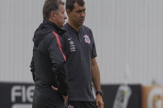 Fábio Carille, técnico do Corinthians, e o preparador físico Walmir Cruz