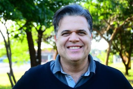Aleandro. "Este documento é mais do que um manual; ele fornece conselhos pragmáticos para navegar no ambiente complexo do empreendedorismo rural"