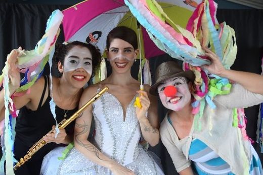 Alessandra Pedrosa, Carolina Genaro e Paula Jardim. Apoio da 'Lei Paulo Gustavo' foi fundamental para a peça teatral ganhar vida