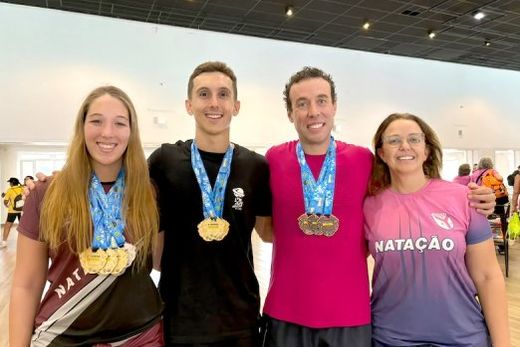 Em Catanduva. Malu Lanza, Felipe Leite e Cadu Crestani, com a técnica Carla Palladino, conquistaram o total de 14 medalhas