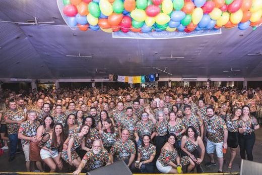 No Salão Social 'Antonio Fecchio'. Aproximadamente 750 pessoas lotaram este ambiente principal, com extensão para o Quiosque do Tênis da Sorema