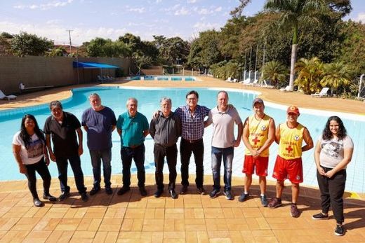 Piscinas recuperadas. Uma equipe de servidores tem cuidado da manutenção do espaço, que já está atendendo a população