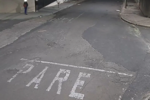 Bicicleta furtada. Dupla invadiu casa durante a madrugada