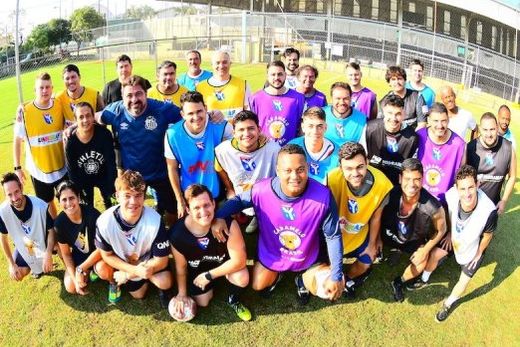 Acima de 18 anos. Torneio interno do clube teve 28 jogadores, entre os quais, três goleiros revezando nos cinco times