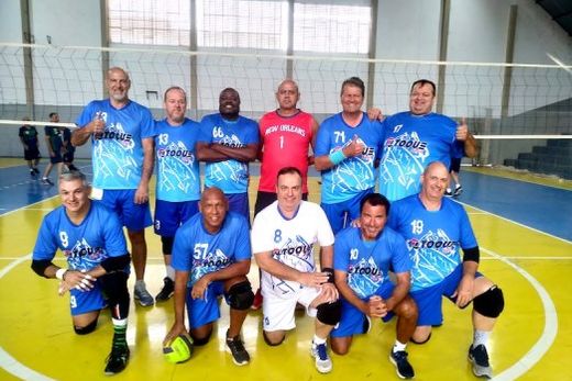 Os campeões. Em pé: Rui, Coelho, Juninho, Paulão, Adrianão e Marcão; agachados: Daniel, Pita, Carlinhos, Zezinho e Denver