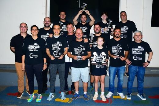Juntos. Entrega dos troféus e confraternização aconteceram no 'Quiosque do Tênis'