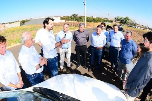Guilherme Piai se pronuncia, diante de autoridades que o receberam. "A futura sede própria da Fatec 'Luiz Marchesan' ficará como um legado para Matão e região"