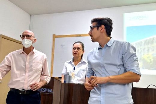 Treinamento. Cesar Minelli, Fabiana Masalskiene e André Alves discorreram sobre o assunto junto a enfermeiros, residentes e alunos de medicina, no Hospital
