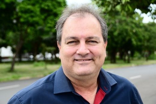 Marcelo Petrucelli. "Neste Baile das Décadas, sugerimos ? sem exigir de forma obrigatória ? trajes idênticos aos usados nas décadas de 1960, 1970 e 1980"