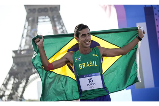 Prata em Paris. Foi a primeira conquista do atleta de 33 anos, que faz a quarta participação olímpica