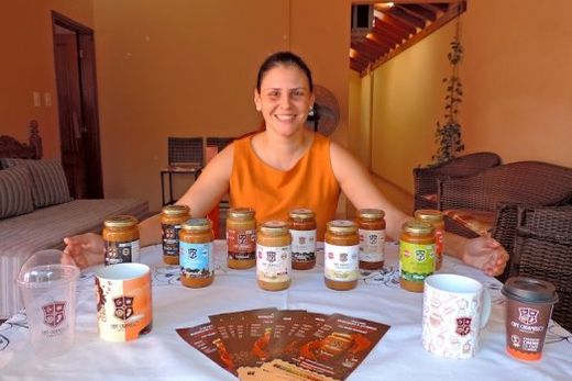 Alessandra Borela. "É um produto exclusivo, feito de forma artesanal, de alta qualidade e tem ótima durabilidade"
