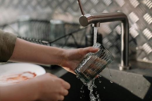 Mudanças simples de hábitos são fundamentais para o uso consciente da água