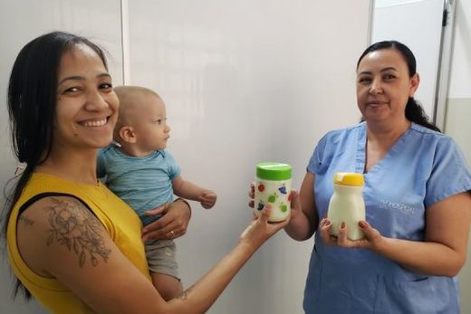 A doadora Carla Gabriela Bueno. "Eu sei o quanto o leite materno foi importante para a saúde do meu filho. Agora, tive meu segundo filho e continuo colaborando"