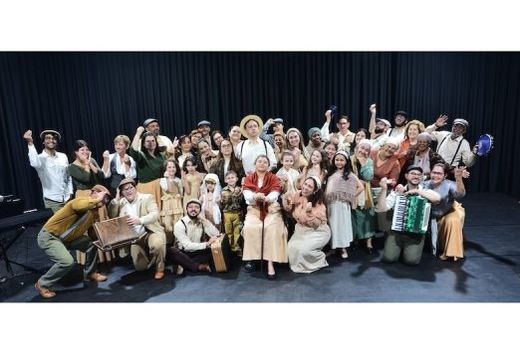 O elenco. Espetáculo reúne integrantes do Coro de Matão, do Coro Jovem e do Coro Infantil da Escola de Música e Artes Danilo Gomez, além de solistas e músicos convidados
