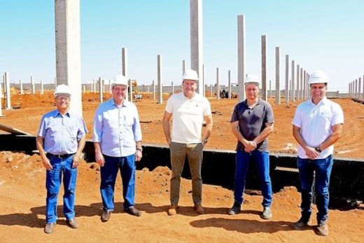 No local. Roberto Cadioli, Walter Baldan Filho, Alex Antoniosi, Marcelo C. e Carlos Eduardo Silva estiveram na obra, na quarta-feira (21)