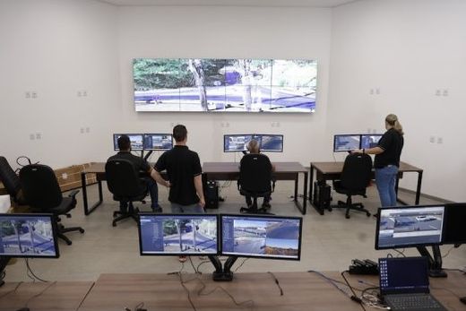 Centro de Monitoramento. Câmeras registraram todo o trajeto do veículo utilizado por integrantes de uma quadrilha, que atuavam em Matão e foram presos em Ribeirão Preto