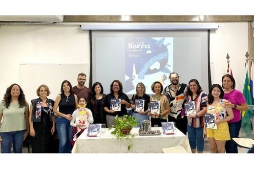 O livro 'Nisinha'. Homenagem a Nise da Silveira, que revolucionou o tratamento psiquiátrico ao utilizar arte, livre expressão e afetividade como instrumentos terapêuticos
