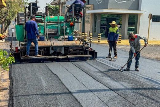 Recapeamento. Nos próximos dias, equipes vão atuar na Avenida Tiradentes, Rua Prudente de Morais, Rua Carlos Mariani, Avenida Matias Dias de Toledo e outras