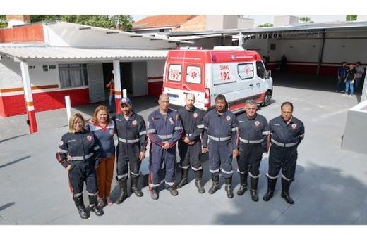 Equipe do Samu. A imprudência no trânsito é uma das principais causas de acidentes que sobrecarregam a prestação do serviço de urgência e emergência