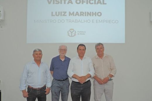 No Gabinete. Luiz Marinho entre Sebastião de Deus Moreira, Luiz Pelanca e Cido Ferrari