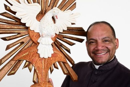 Padre Fábio Timóteo. "A Festa da Uva nasce na perspectiva de ser mais uma iniciativa campeã de participações, até pela vontade que as pessoas têm de se encontrar, de conviver"