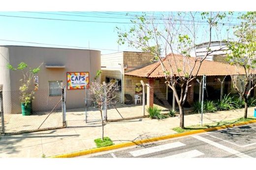 O Caps. Local oferece atendimento intensivo, semi-intensivo e não intensivo a adultos acometidos por transtornos mentais severos e persistentes