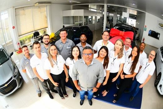 A equipe da Graciano Chevrolet. A General Motors capacita e faz evoluir todos os seus colaboradores com treinamentos e cursos pela Universidade Chevrolet