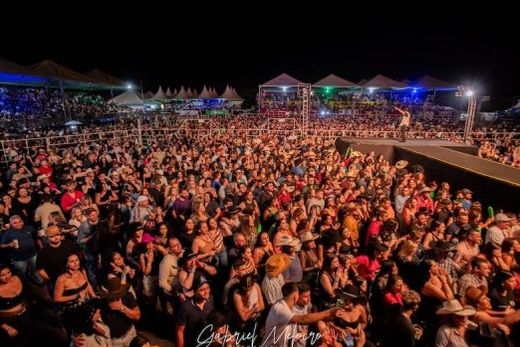 Na sexta-feira (27). Grande público prestigiou o show de Rionegro & Solimões no recinto do evento