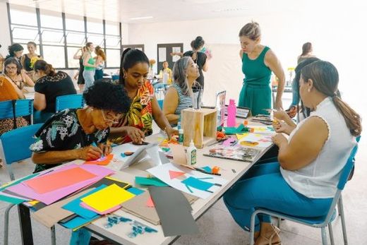 Oficina prática. Evento marca historicamente a primeira experiência vivenciada nas dependências do CEC, com o tema 'Linguagens expressivas no desenho'