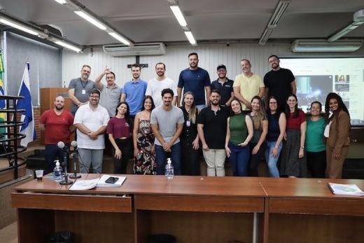 No plenário. Curso é parte do esforço da Câmara Municipal em promover a inclusão e garantir que os servidores estejam preparados para atender toda a comunidade
