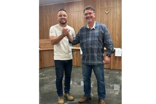 Tadeu da Silva e Carlos Dentista. Vice-prefeito e prefeito reeleitos em Dobrada obtiveram 54,61% dos votos