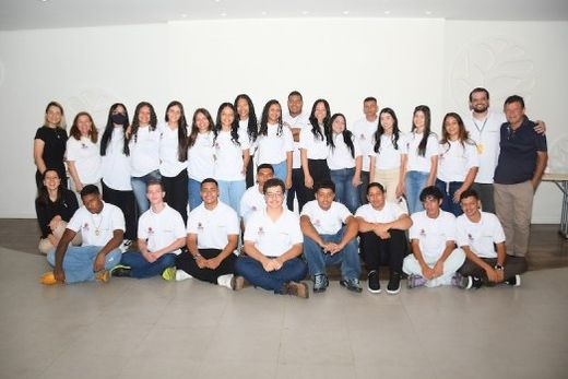 A 22ª Turma. Jovens concluíram o ensino gratuito do curso de Iniciação Profissional em Serviços Administrativos