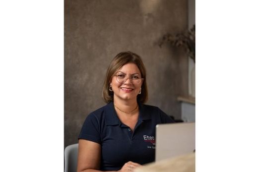 A diretora Ana Claudia Pereira. Feira Tecnológica está inserida no contexto 'Práticas empreendedoras sustentáveis, diversidade e inovação'