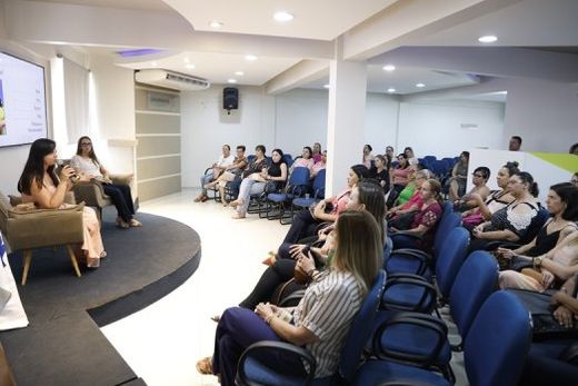 No Auditório do Sincomércio. Evento teve o objetivo de sensibilizar e conscientizar mulheres  sobre a importância do autocuidado